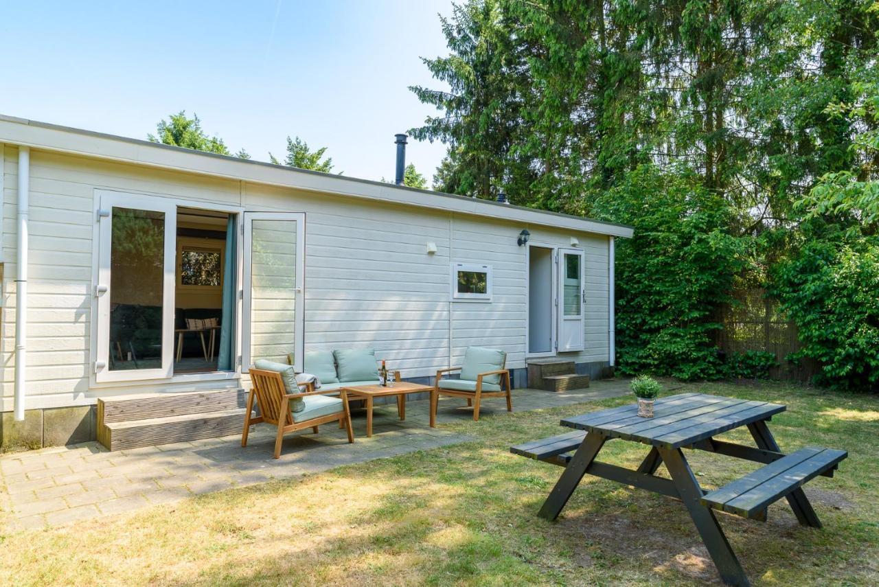 Chalet Met Eigen Tuin Aan De Veluwse Bosrand Putten Kültér fotó